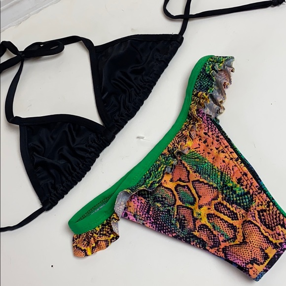 Brazilian bikini - Picture 1 of 5